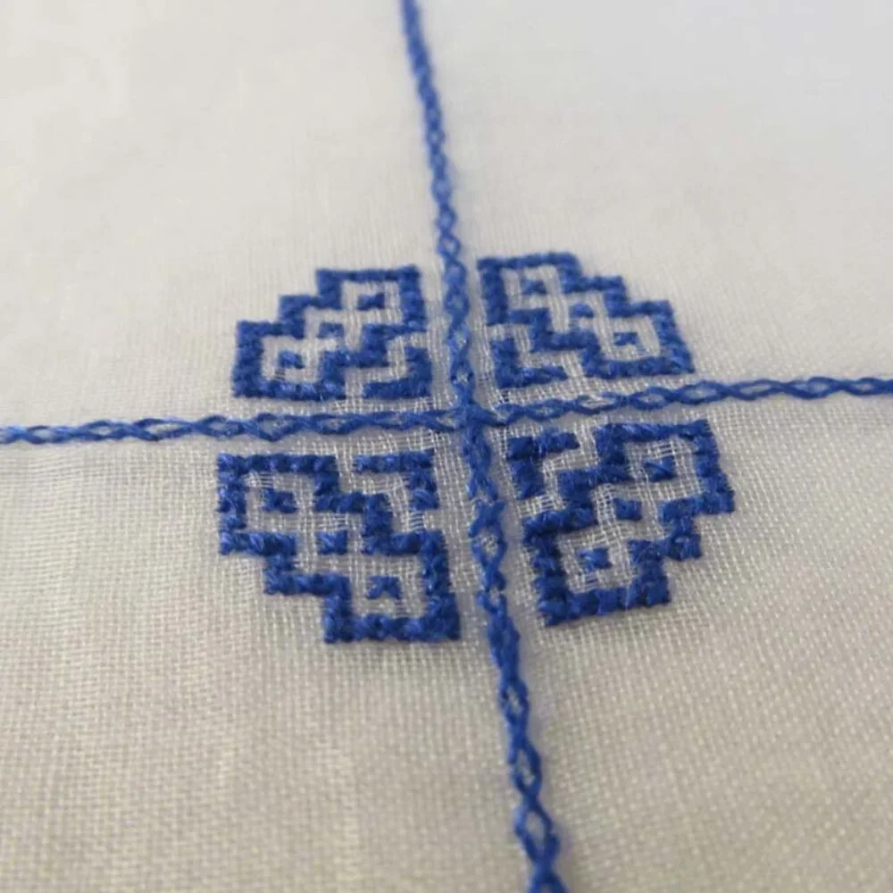 Vintage Chinese Embroidered Tablecloth & 4 Napkin Set - Linen from Asia